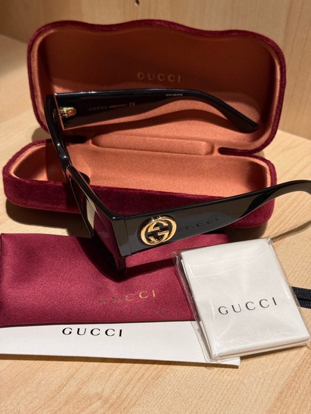 NEW Gucci Oversized Black Sunglasses with Gold Logo
